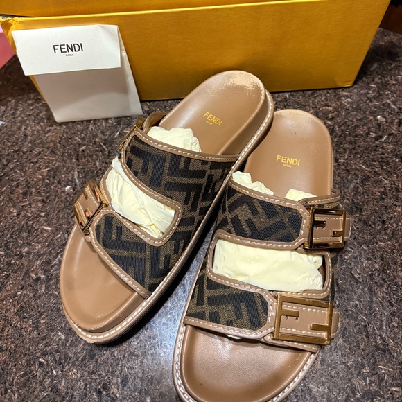 Authentic! FENDI FEEL Slides, Brown/Gold Hardware. Box/cards included 39, size 8 - Picture 2 of 15